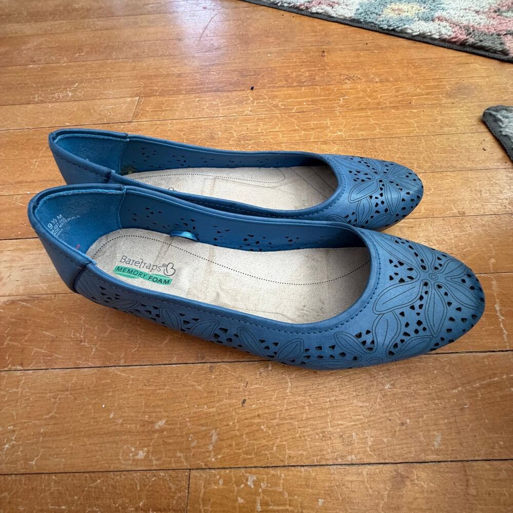 Baretraps Memory Foam Mariah Flats Brown Cut-Out Floral Pattern Shoes Size 8 - Picture 5 of 6